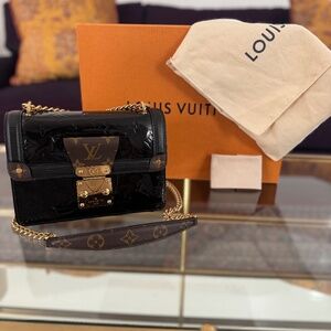 Louis Vuitton Wynwood Monogram Vernis Crossbody/Shoulder